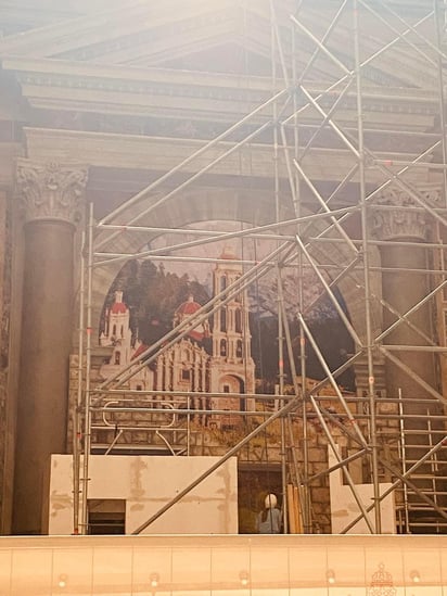  Catedral de Saltillo : El obispo planea llevar un libro sobre la Catedral de Saltillo como regalo.