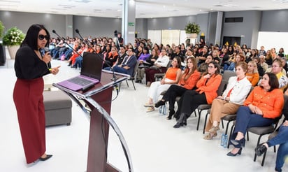 Con conferencia crean conciencia y sensibilizan sobre todas las formas de violencia : Carmen Sánchez es sobreviviente a un intento de feminicidio en el 2014. 