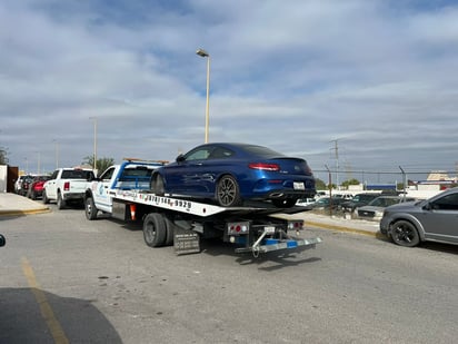 Autoridades aseguran un lujoso auto tras reporte de robo en San Antonio