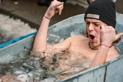 SALUD: Un baño caliente puede ayudar al rendimiento de un atleta más que un baño frío

