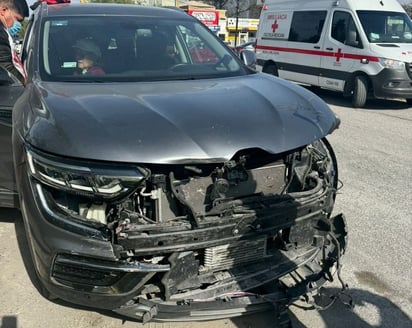 Accidente vial: Socorristas de Cruz Roja llegaron al lugar para tomar conocimiento de lo ocurrido. 