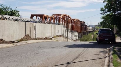 Puente Internacional: Barda y barreras: La ruta fiscal de Piedras Negras, ahora cerrada al paso peatonal