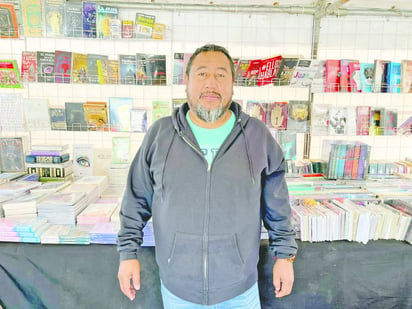 Moisés Reyes Comerciante de la Ciudad de México dedicado a la venta de libros