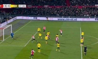 Santi Giménez convirtió un golazo con el Feyenoord; así fue la chilena del mexicano