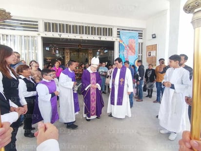 Obispo: En la parroquia de Nuestra Señora del Refugio se llevó a cabo la bendición de las coronas de adviento de los feligreses.