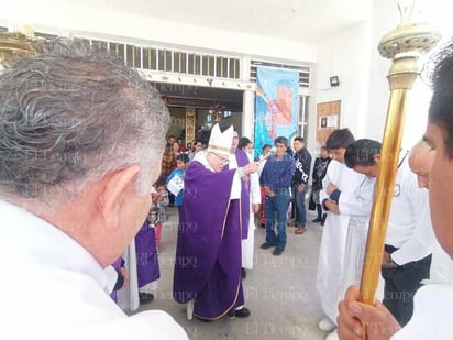 Obispo: En la parroquia de Nuestra Señora del Refugio se llevó a cabo la bendición de las coronas de adviento de los feligreses.