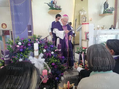 Obispo: En la parroquia de Nuestra Señora del Refugio se llevó a cabo la bendición de las coronas de adviento de los feligreses.