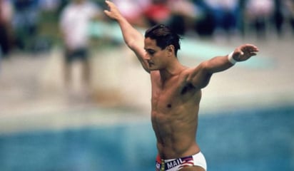 deportes: Greg Louganis fue uno de los atletas más destacados en la década de los 80, pero perdió todos sus patrocinios por dar positivo a