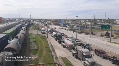 Ahora son filas de tractocamiones en Puentes