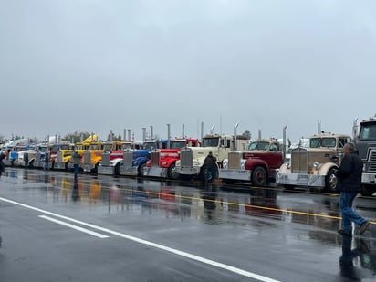 Transporte: La caravana con más de 60 transportistas, fue encabezada Rosa Gloria Chagoyán, mejor conocida como Lola la Trailera.