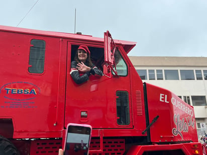 Transporte: La caravana con más de 60 transportistas, fue encabezada Rosa Gloria Chagoyán, mejor conocida como Lola la Trailera.