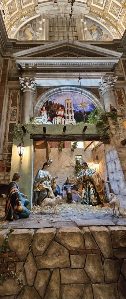 Basílica : El nacimiento permanecerá en la Plaza de San Pedro durante la temporada navideña, atrayendo a miles de peregrinos.