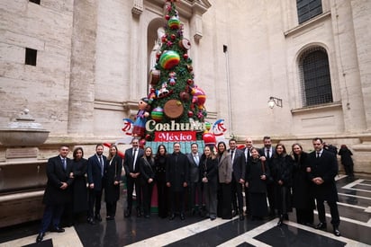 Basílica : El nacimiento permanecerá en la Plaza de San Pedro durante la temporada navideña, atrayendo a miles de peregrinos.