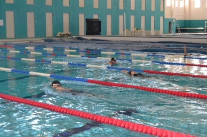 Natación : Los nadadores deben cumplir con la marca establecida por el comité organizador para participar, lo que aumenta la competitividad