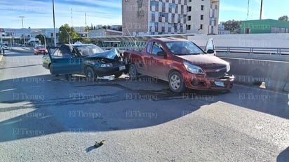 policiaca: Socorristas de Cruz Roja acudieron en auxilio de los lesionados.