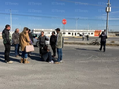 policiaca: Socorristas de Cruz Roja acudieron en su ayuda.