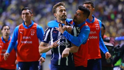 FUTBOL    Jugadores de Rayados reclamaron a los árbitros    Elementos de Monterrey terminaron muy molestos con el trabajo del silbante Víctor Cáceres, lo que llevó