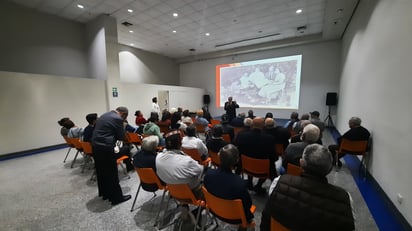 Cultura: La conferencia tuvo una gran asistencia, destacando la importancia de la preservación de la memoria histórica local.