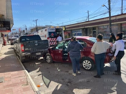 policiaca: La afectada aseguro que un camión del trasporte público la saco del camino.