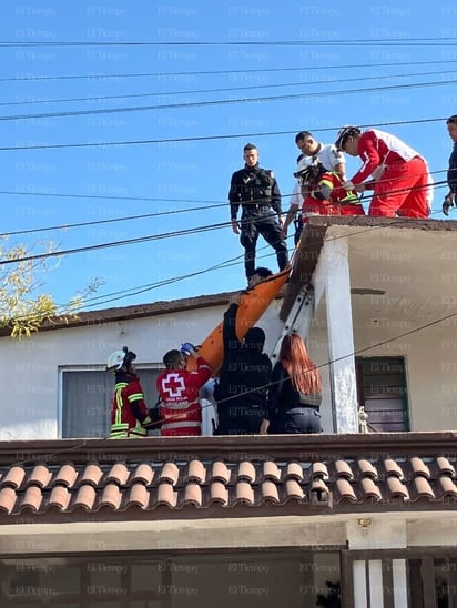 policiaca: Socorristas y policías se movilizaron en su ayuda.