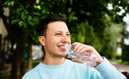 SALUD: No beber suficiente agua puede llevar a la deshidratación, una condición que afecta las funciones normales del organismo