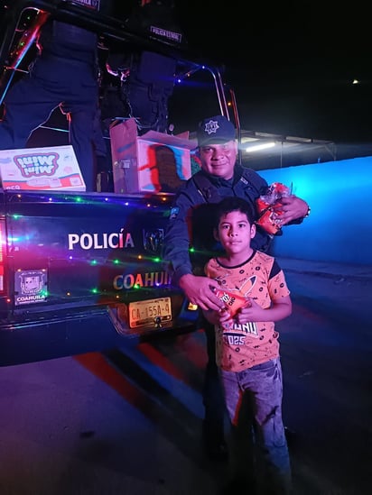 policiaca: Los niños agradecieron la labor de los oficiales.