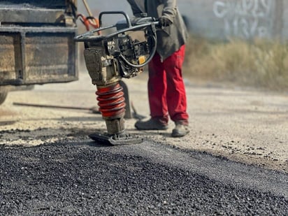 MANTENIMIENTO VIAL  El SIMV invita a los ciudadanos a reportar anomalías en las calles a través de las líneas de atención.  Este año, el Sistema Integral de Mantenimiento Vial