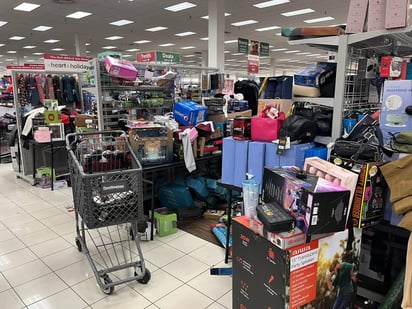 Compras de pánico aumentan estrés navideño en la ciudad