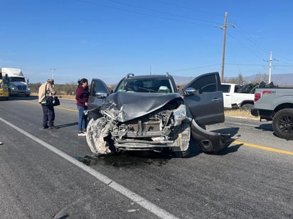 Paisano provoca accidente en carretera 53 y deja a mujer lesionada 