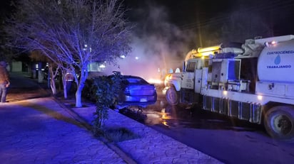 policiaca: Bomberos piden apoyo a personal de SIMAS para sofocar las llamas.