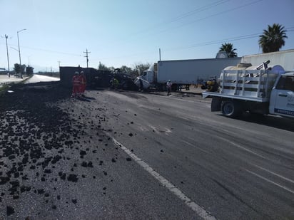 Policiaca : Mario Dávila, alcalde de Monclova, se presentó en el lugar del accidente.