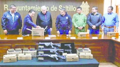 'Chema' Fraustro entrega cartuchos para armas 2024