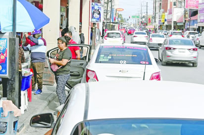 Transporte: Usuarios enfrentan dificultades por falta de camiones.
