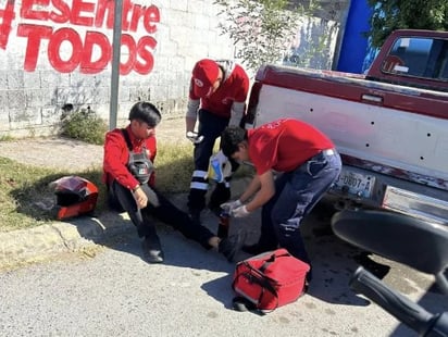 Policiaca : Socorristas de GRUM le brindaron los primeros auxilios.