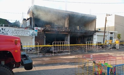 Incendio: El incendio comenzó por una posible acumulación de artefactos de pirotecnia.