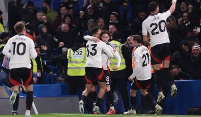 futbol: El mexicano Raúl Jiménez no pudo anotar para el Fulham en los 76 minutos que disputó ante el Chelsea en el derbi