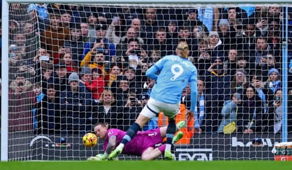 futbol: La botella de Jordan Pickford tiene una estampa con información del lugar hacia el que cobran penaltis los jugadores del Manches