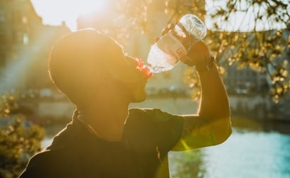 SALUD: Las botellas que se usan para almacenar agua y transportarla para consumir en la calle o el gimnasio