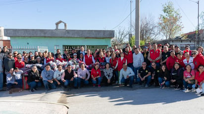 familias vulnerables: Llevan alegría a los niños de colonia Óscar Flores Tapia