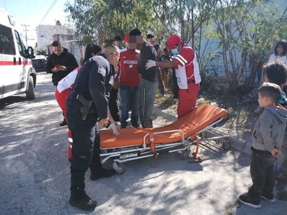 policiaca: Socorristas de Cruz Roja se movilizaron en su ayuda.