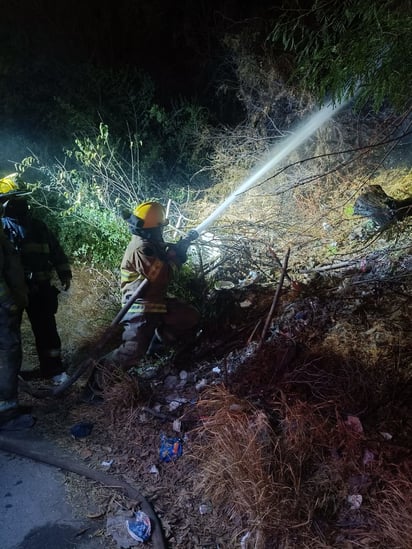 Noche agitada para los bomberos: 34 emergencias y 22 incendios