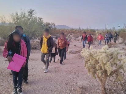 Migrantes : Fueron detenidos por oficiales de la Patrulla Fronteriza. 