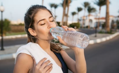 SALUD: La cantidad de agua que necesitas al día depende de varios factores, como la edad, el tipo de actividad física 

