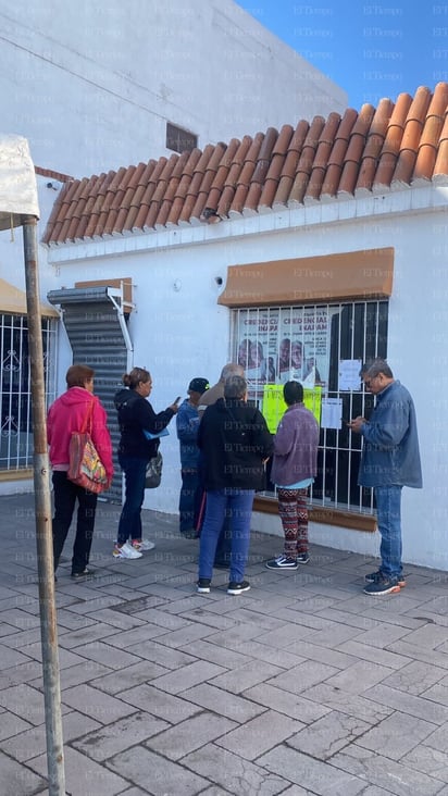 Pensión del Bienestar: Abuelitos se informan del cambio de sede mediante un letrero