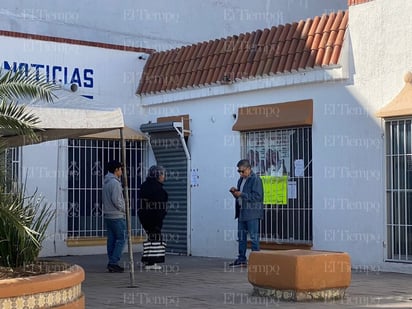 Pensión del Bienestar: Abuelitos se informan del cambio de sede mediante un letrero