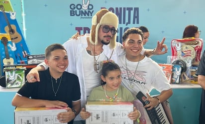 Bad Bunny entrega piezas musicales, deportivas y de arte para que niños logren sus sueños