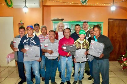  boleros : Durante el encuentro, la alcaldesa intercambió impresiones con los boleros y escuchó sus inquietudes.
