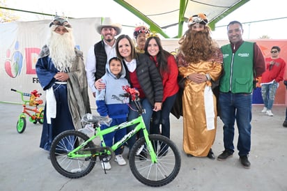 Rosca de Reyes: La alcaldesa organizó una rifa de bicicletas y juguetes, creando momentos mágicos para los pequeños.