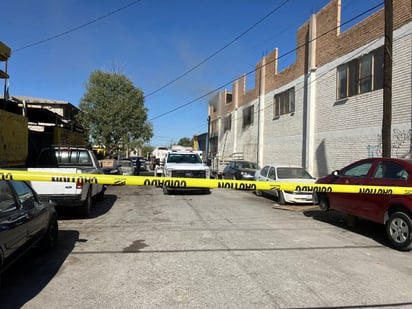 policiaca: El hombre fue puesto a salvo por los bomberos.