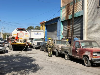 policiaca: El hombre fue puesto a salvo por los bomberos.